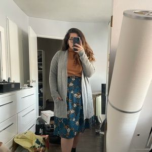 Light grey cardigan for sale! Size M. Great condition not really worn